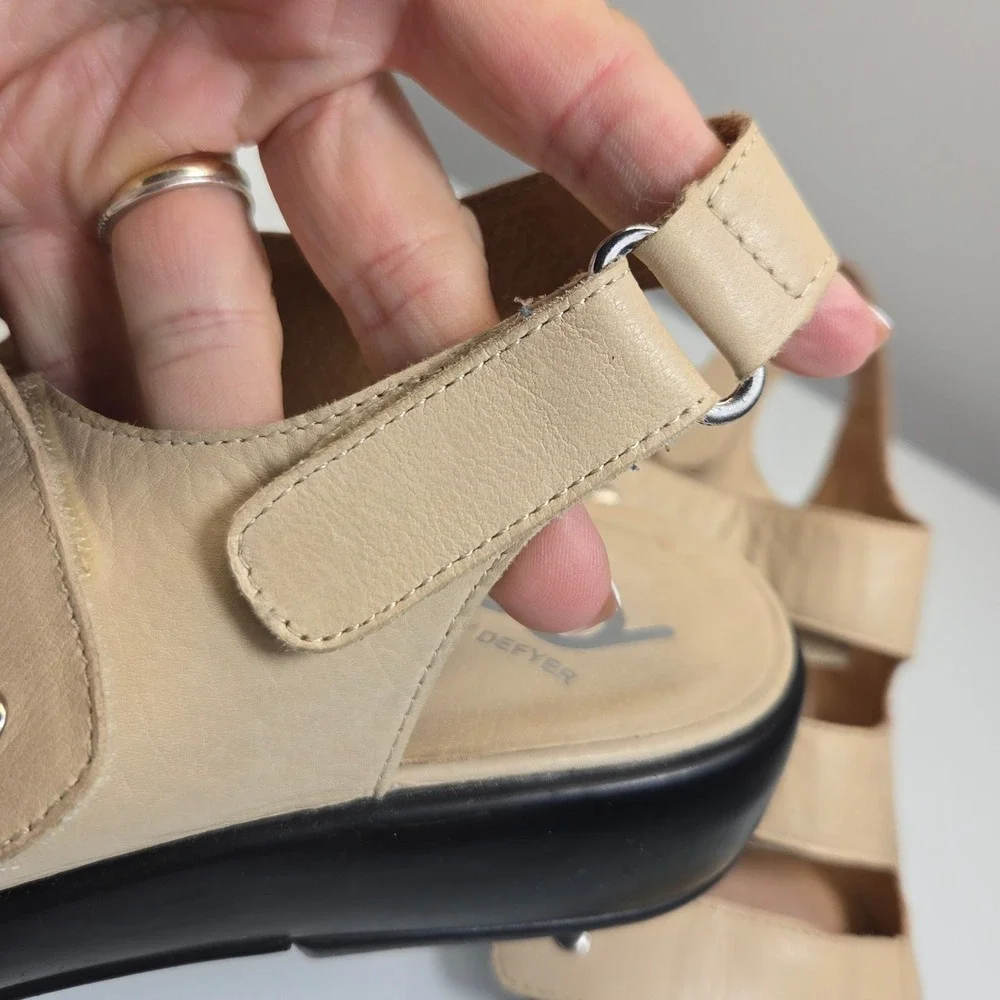 Gravity Defyer Strappy Sandals 9.5M Beige Leather‎ Versoshock Comfort Orthopedic